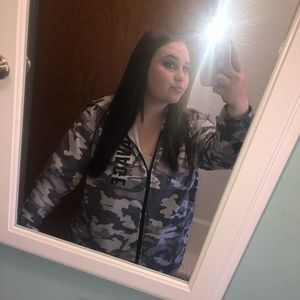 Meet your Posher, Abigail